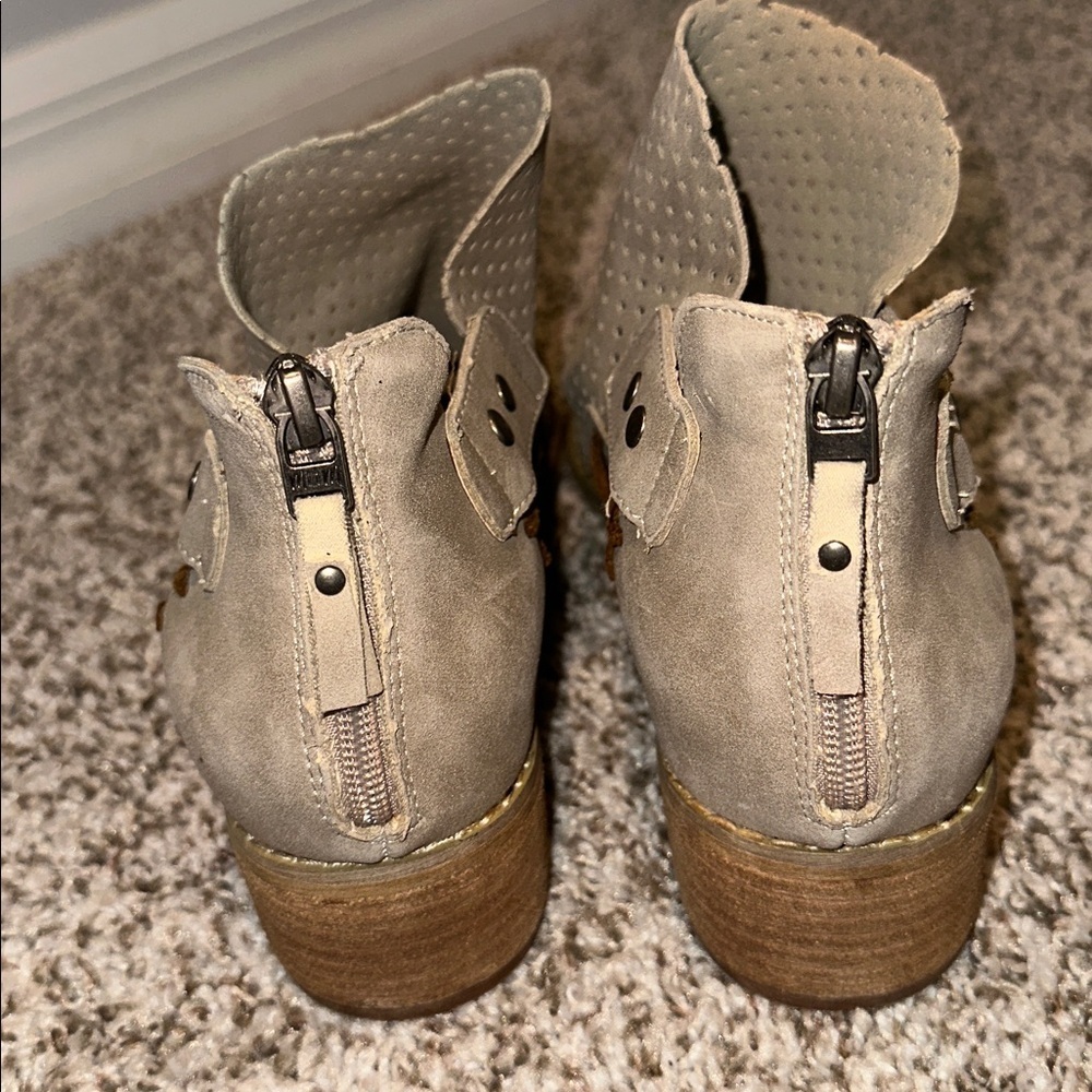 Mi.iM Ariel Leather Heeled Ankle Booties with Stacked Heel Zip Back in Taupe, 10 - Picture 2 of 6